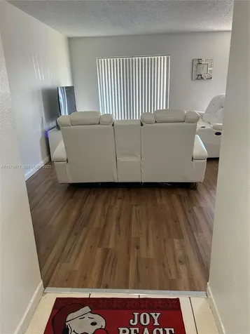 17901 NW 68th Avenue Hialeah FL 33015