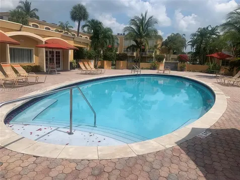 17901 NW 68th Avenue Hialeah FL 33015