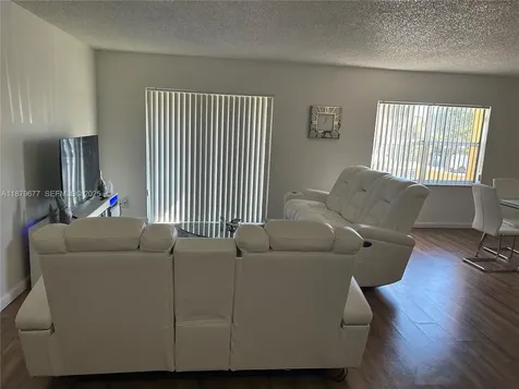 17901 NW 68th Avenue Hialeah FL 33015