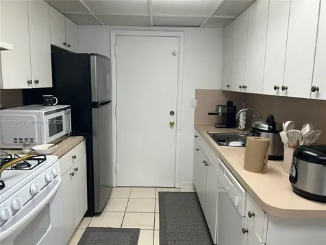 17901 NW 68th Avenue Hialeah FL 33015
