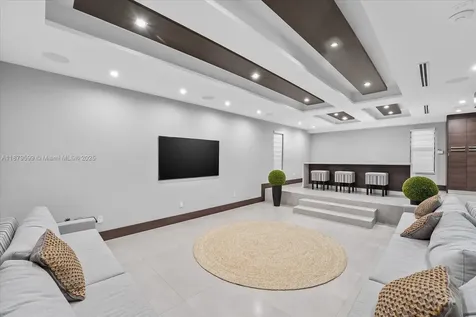 280 NE 156th Street Miami FL 33162