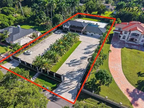 280 NE 156th Street Miami FL 33162