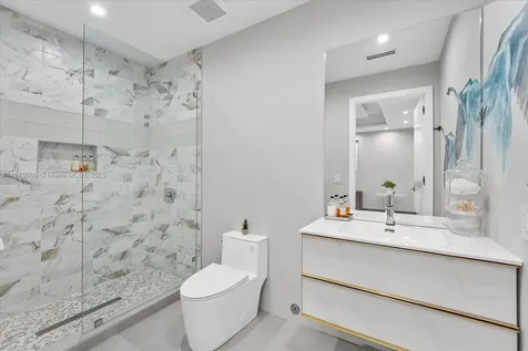 280 NE 156th Street Miami FL 33162