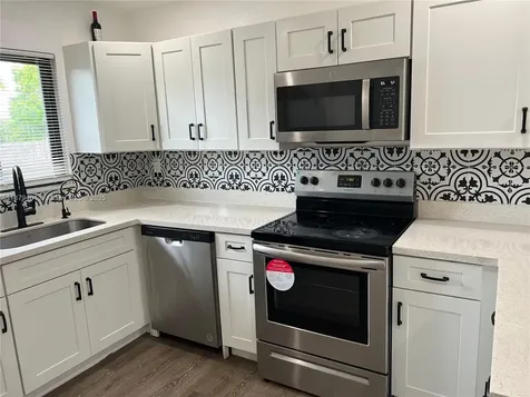 5724 SW 18th Street West Park FL 33023