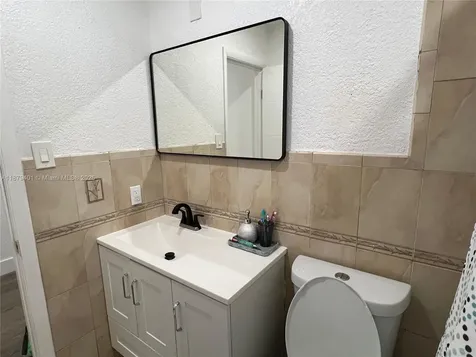 5724 SW 18th Street West Park FL 33023