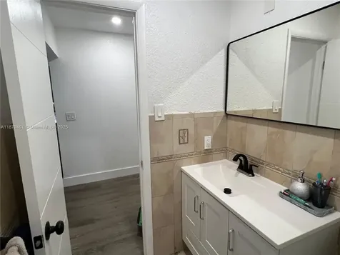 5724 SW 18th Street West Park FL 33023