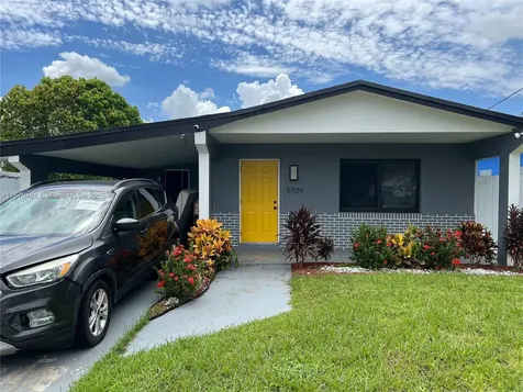 5724 SW 18th Street West Park FL 33023
