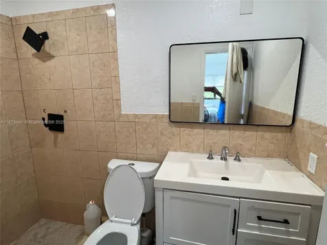 5724 SW 18th Street West Park FL 33023