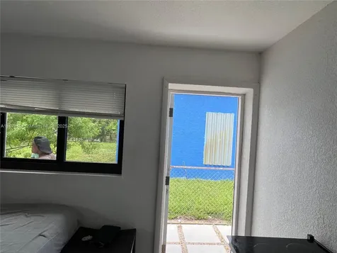 5724 SW 18th Street West Park FL 33023