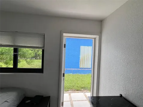 5724 SW 18th Street West Park FL 33023