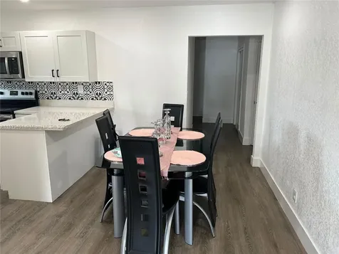 5724 SW 18th Street West Park FL 33023