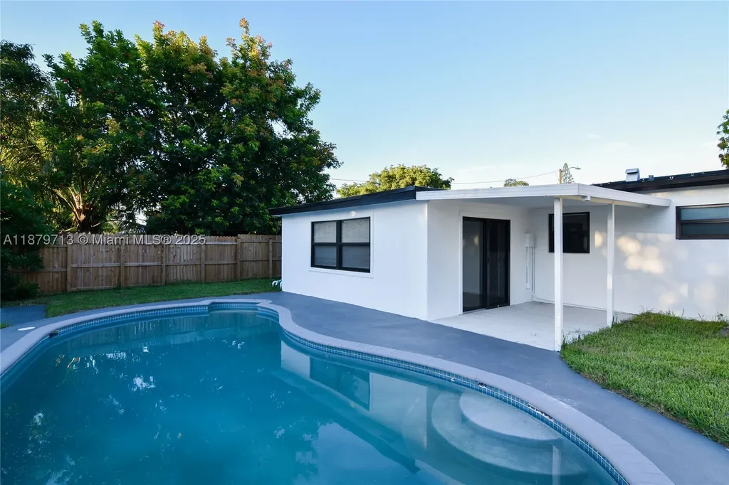 413 SW 22nd Terrace Fort Lauderdale FL 33312