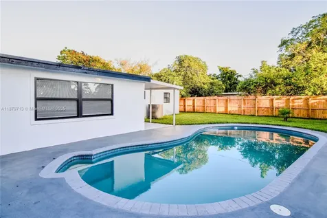 413 SW 22nd Terrace Fort Lauderdale FL 33312