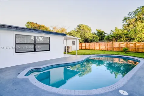 413 SW 22nd Terrace Fort Lauderdale FL 33312