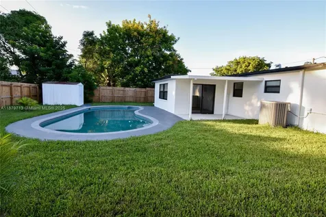 413 SW 22nd Terrace Fort Lauderdale FL 33312