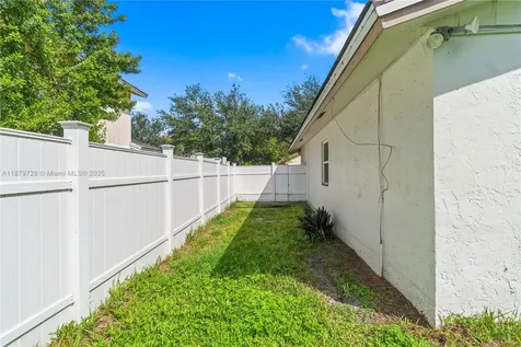 10560 La Placida Drive Coral Springs FL 33065