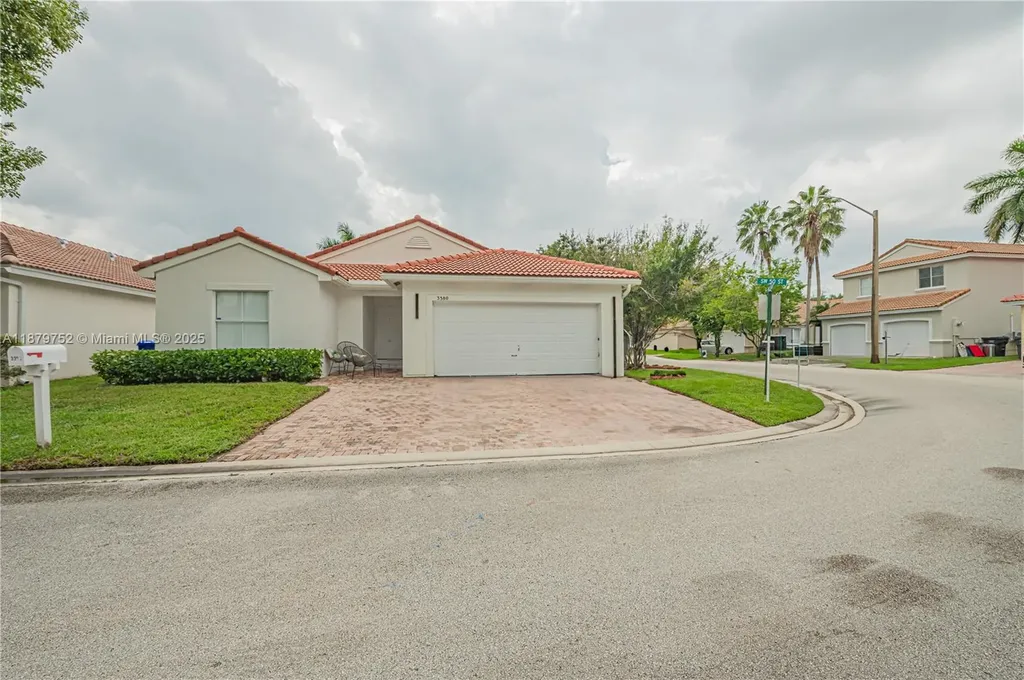3380 SW 50th Street Hollywood FL 33312