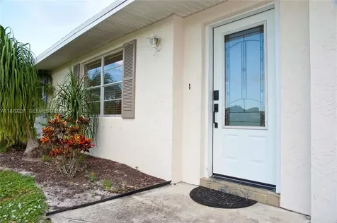 458 SE Doat Street Port St. Lucie FL 34983