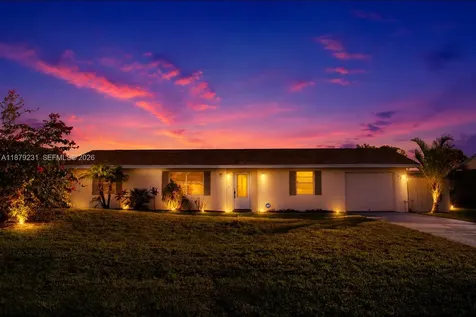 458 SE Doat Street Port St. Lucie FL 34983