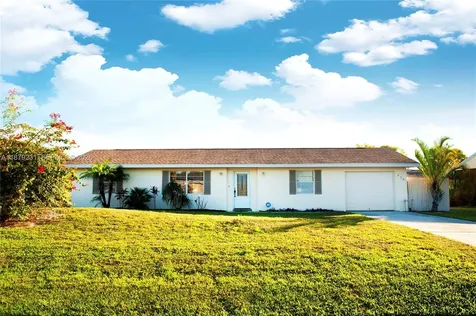 458 SE Doat Street Port St. Lucie FL 34983