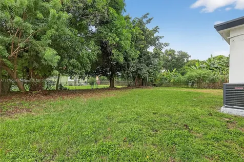 240 NW 146th Street Miami FL 33168