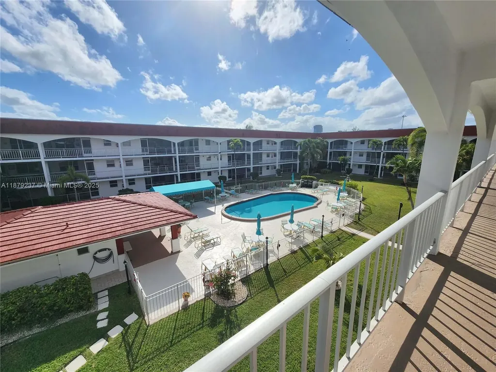 580 Egret Drive Hallandale Beach FL 33009
