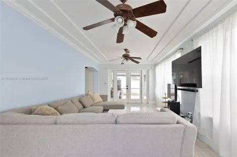 740 N 73rd Terrace Hollywood FL 33024