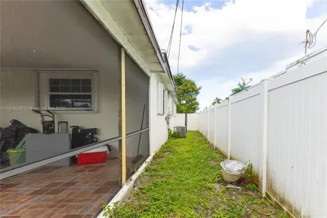 740 N 73rd Terrace Hollywood FL 33024