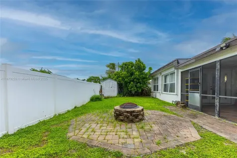 740 N 73rd Terrace Hollywood FL 33024