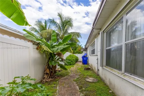 740 N 73rd Terrace Hollywood FL 33024