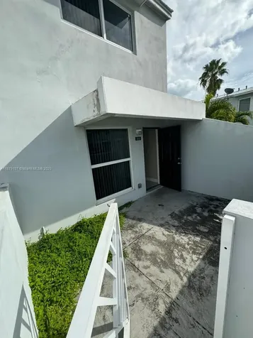 483 NW 19th Street Miami FL 33136