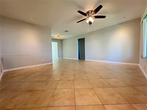 6004 NW 70th Avenue Tamarac FL 33321