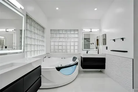 1321 SW 102nd Avenue Pembroke Pines FL 33025