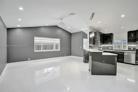 1321 SW 102nd Avenue Pembroke Pines FL 33025
