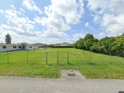 120 NW 120th Avenue Sweetwater FL 33182