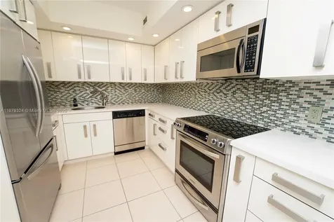 5600 Collins Avenue Miami Beach FL 33140