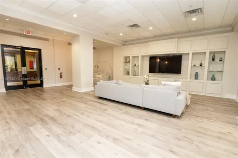 5600 Collins Avenue Miami Beach FL 33140