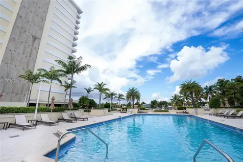 5600 Collins Avenue Miami Beach FL 33140