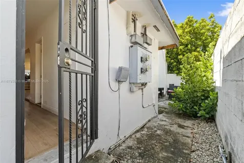2453 SW 17th Street Miami FL 33145