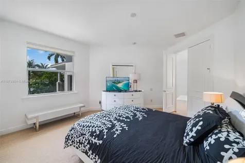 1260 Hatteras Lane Hollywood FL 33019