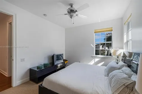1260 Hatteras Lane Hollywood FL 33019