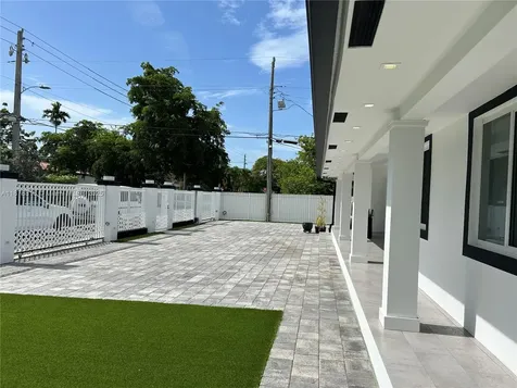 400 SW 47th Avenue Miami FL 33134