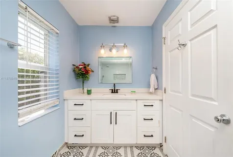 6849 SW 39th Street Miami FL 33155