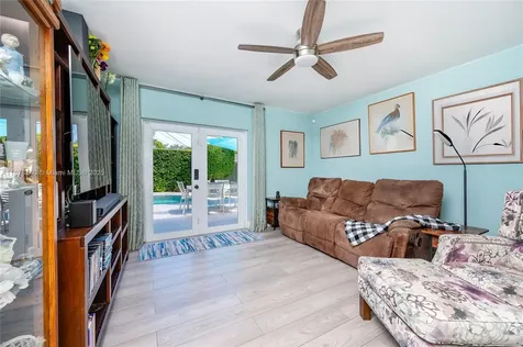 6849 SW 39th Street Miami FL 33155