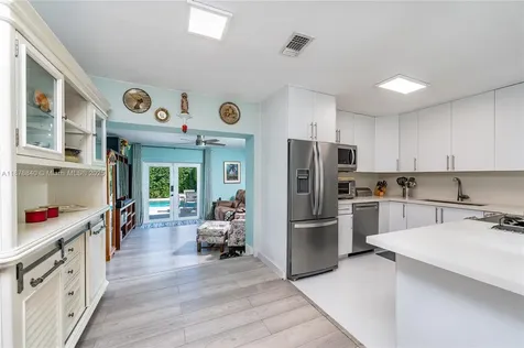 6849 SW 39th Street Miami FL 33155