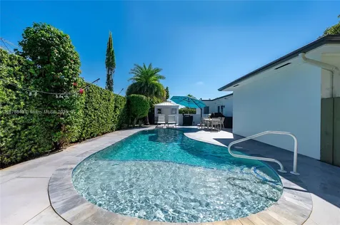 6849 SW 39th Street Miami FL 33155