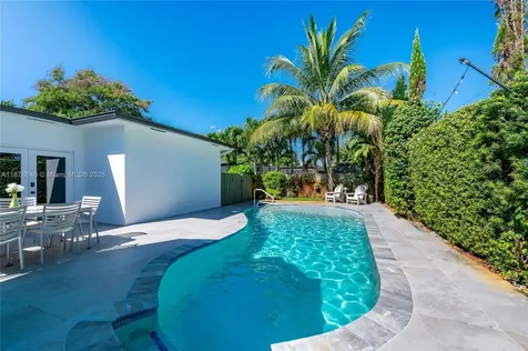 6849 SW 39th Street Miami FL 33155