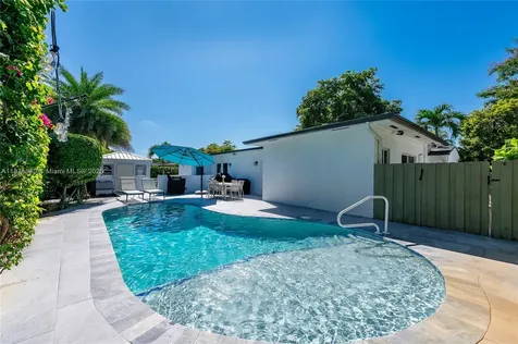 6849 SW 39th Street Miami FL 33155
