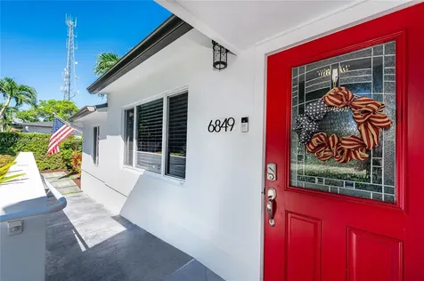 6849 SW 39th Street Miami FL 33155