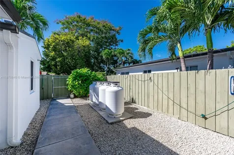 6849 SW 39th Street Miami FL 33155